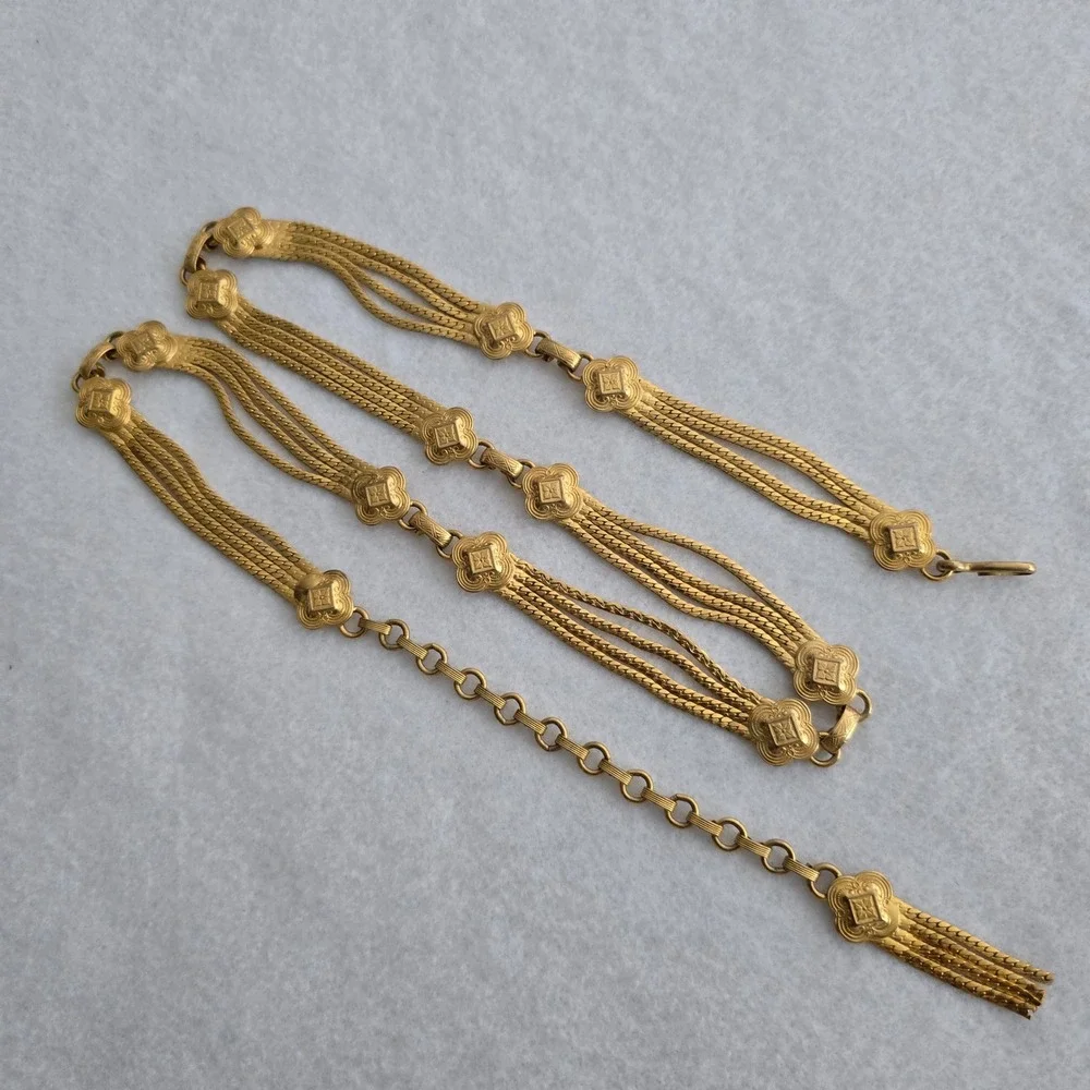 Vintage Gold Tone Multi Strand Herringbone Chain Belt Tassel Quatrefoil